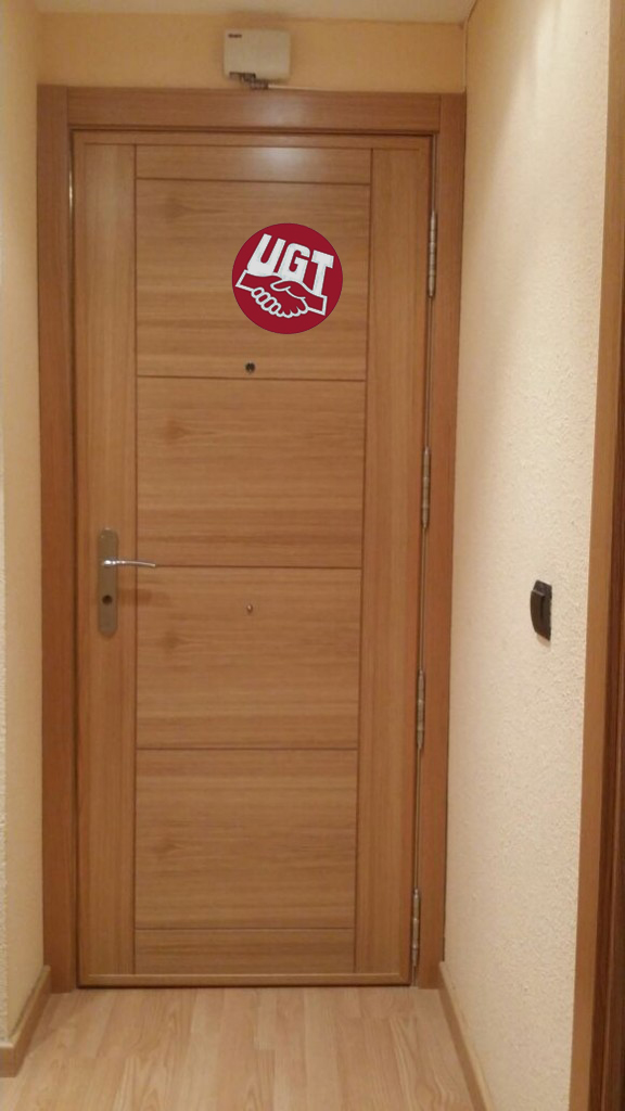 Poneos esta pegatina en la puerta de casa para que los okupas piensen que si entran los van a desalojar al día siguiente.