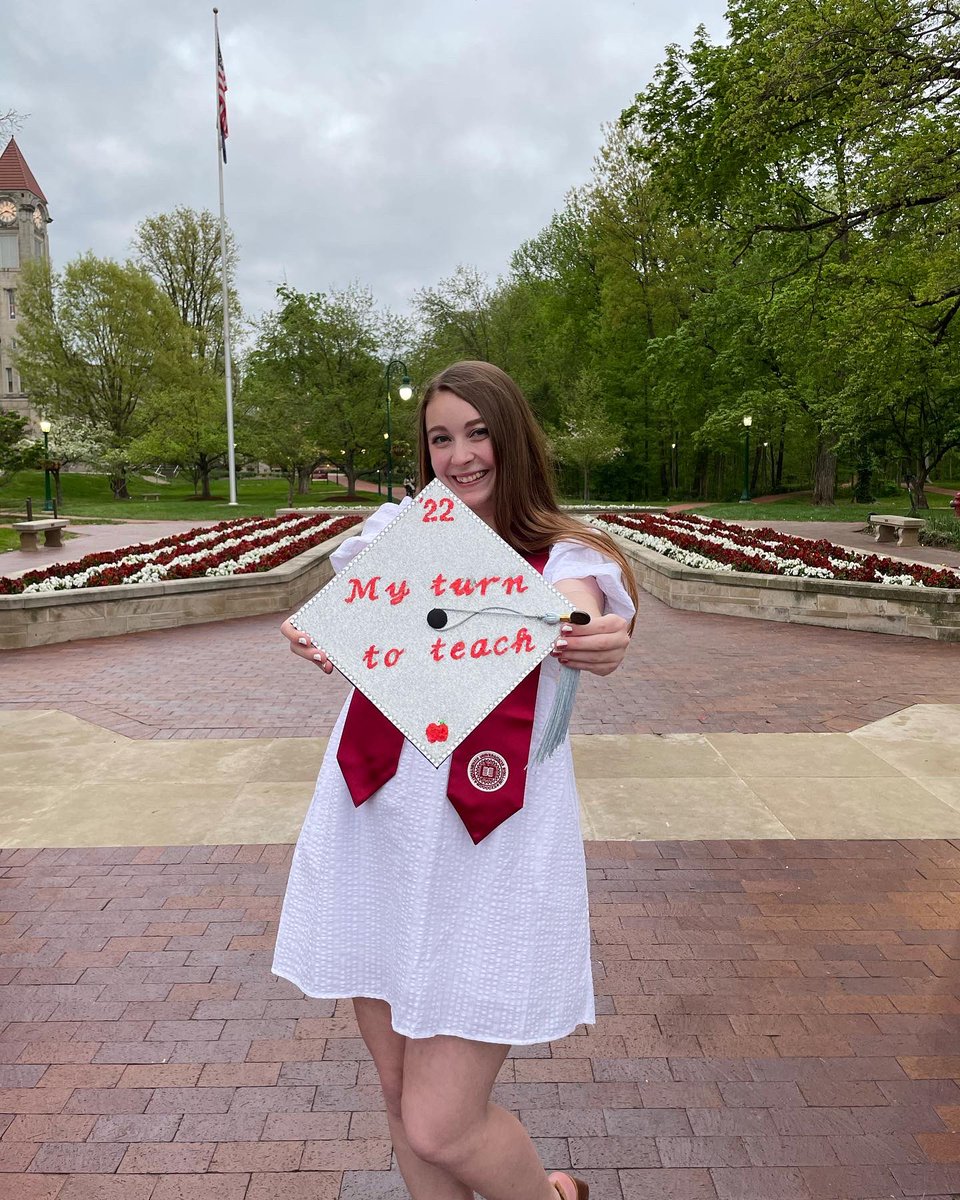 MsKalaKey's tweet photo. Officially a college grad! Onto the next adventure πβ€οΈ #IUBGrad #IndianaUniversity #Classof2022 https://t.co/TpTrCMaAhl