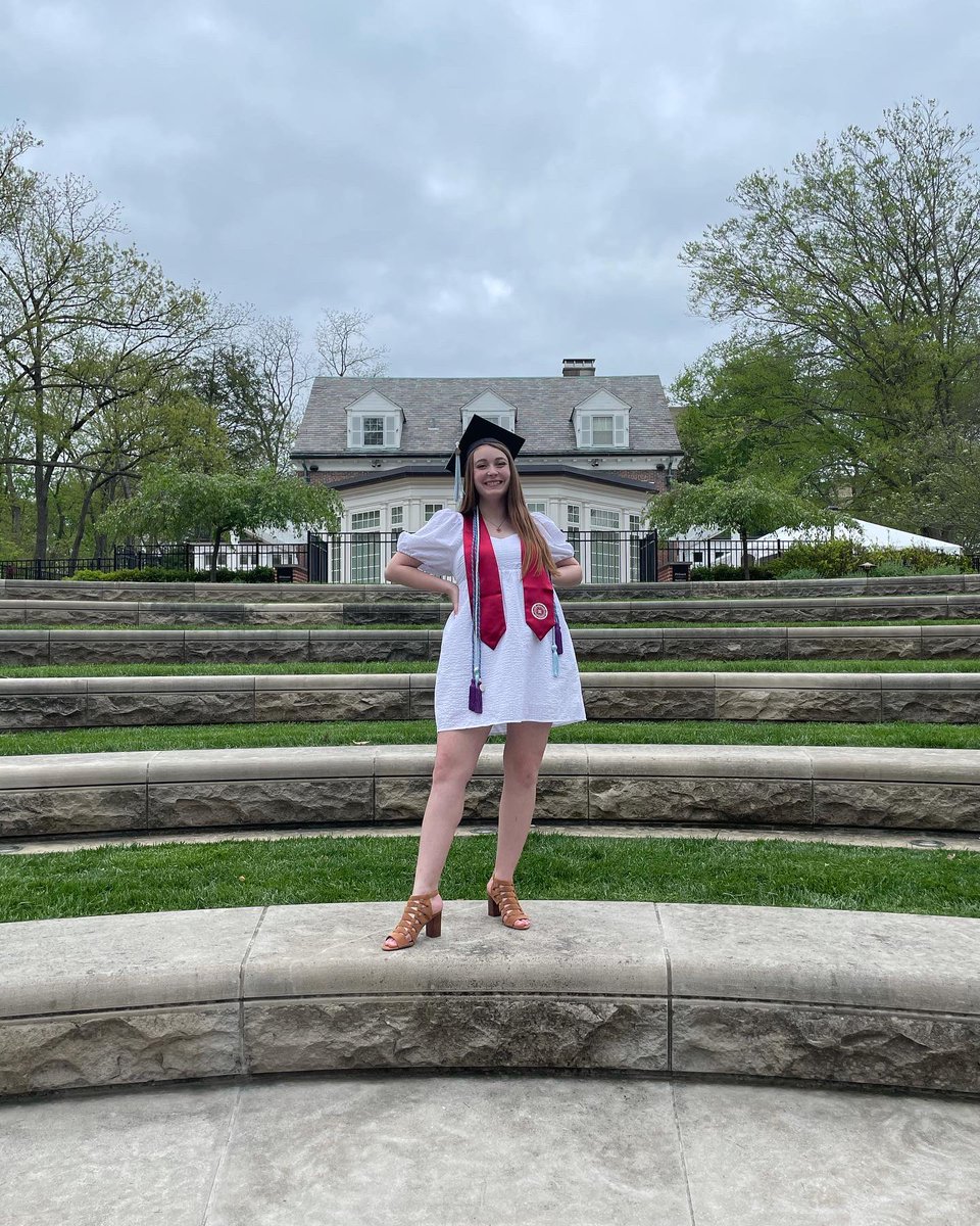 MsKalaKey's tweet photo. Officially a college grad! Onto the next adventure πβ€οΈ #IUBGrad #IndianaUniversity #Classof2022 https://t.co/TpTrCMaAhl