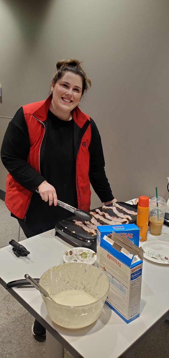What an amazing Store Director to come in on her weekend off to make a delicious breakfast for the store! What a great Mother's Day surprise!
@vkishkunas <a href="/lindsaymtrainor/">Lindsay Trainor</a> <a href="/erin_eee/">Erin TeBeest</a>