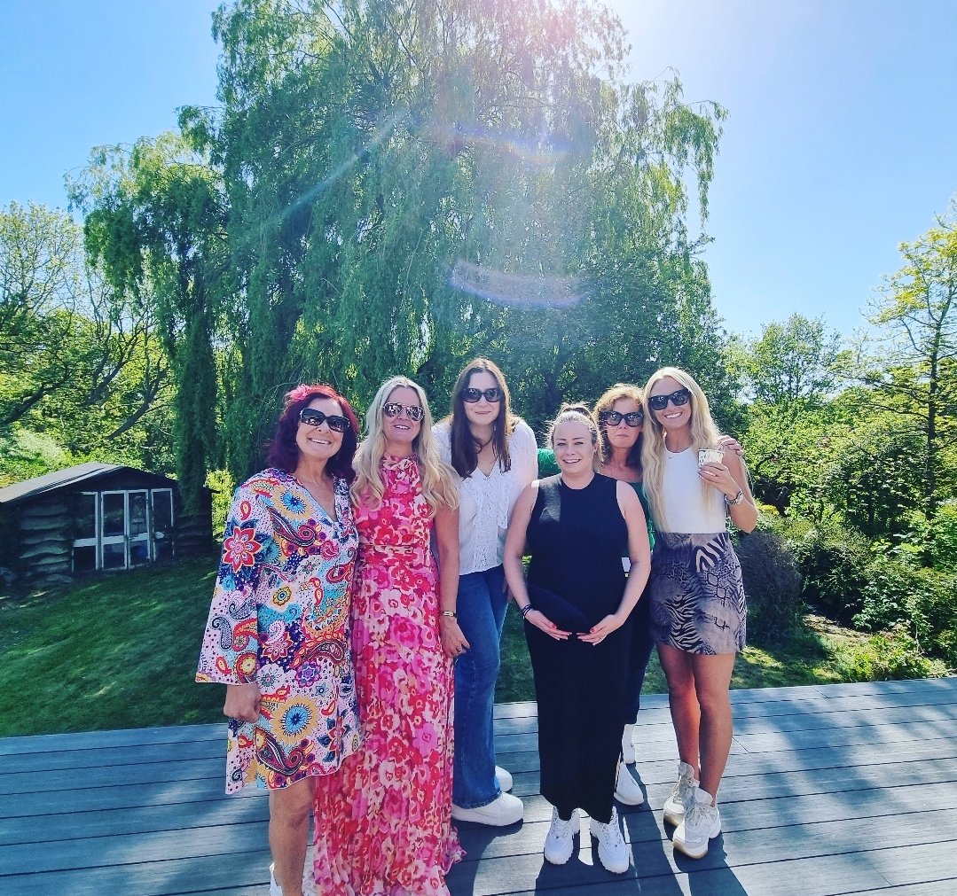 GilhamGremo's tweet photo. Fairy Godmother celebrations in the sun 🥰🌞💙
@goddardmarc
@alex_n_gordon
@EllaBrocklebank
@MarshaMarriner
@andersontalking
#Precious #GodParents #Sun #FundaySunday #Workwifes https://t.co/6Ma0pgfphz
