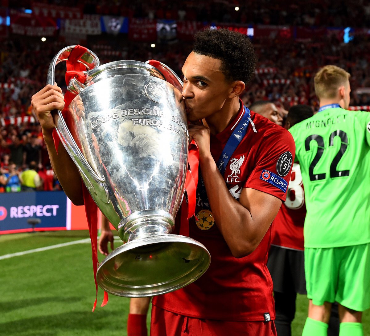 HlibinhoRp's tweet photo. Vainqueur de la 3eme UCL et la deuxième du club

nous sommes heureux ! 

merci à @instantfootrp d’avoir assuré la LDC 

félicitations à @LondonEagles_ pour le parcours vous prouvez malgré tout que vous êtes top3 ALL TIME 

#VamosOrlando | FuckBayern https://t.co/ed6KDC7aOL