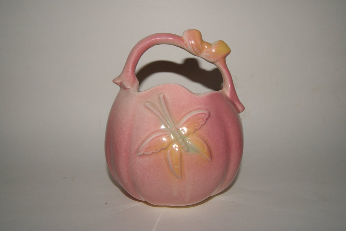 Wisdom_Lane's tweet photo. Vintage 1950s Ceramic HULL Sunglow Pink Number 84 Basket Flowers And Butterfly Pattern https://t.co/E9hqmjARnn #Etsy #WisdomLane #Vtpassion https://t.co/Xupf3kVqXr