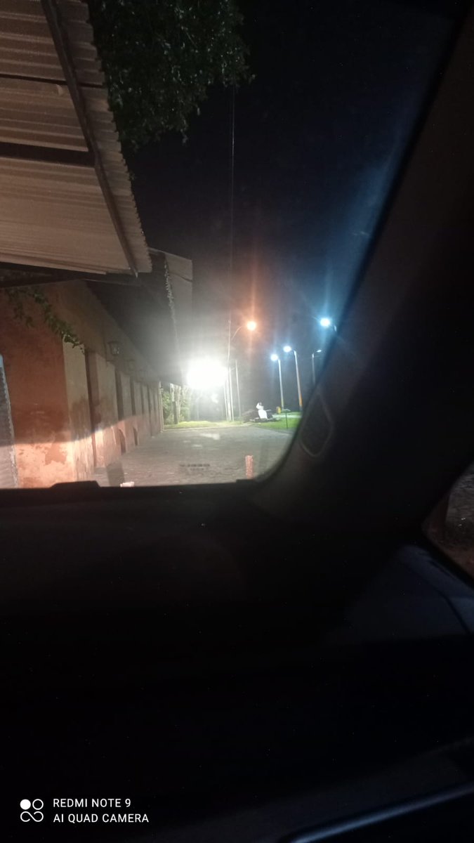 Charliefal's tweet photo. 3 am antigua estación del ferrocarrill de Luque 
Una novia?
😨 😱 https://t.co/cB8o0YYl6f
