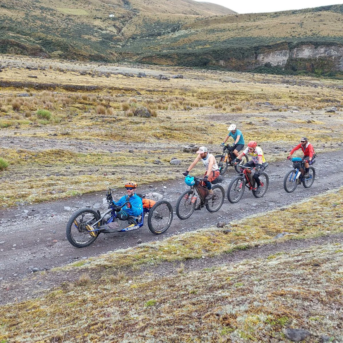 Andres_car's tweet photo. Vuelta al Cotopaxi ......
@tierradelvolcan @CIKLAECUADOR
#benelli #pumptrack #mtb #mtblife  #mitas  #cucobikesadventure #cucobikes #generandociclismo #benellibike #bbike https://t.co/jwCyWWWJiv