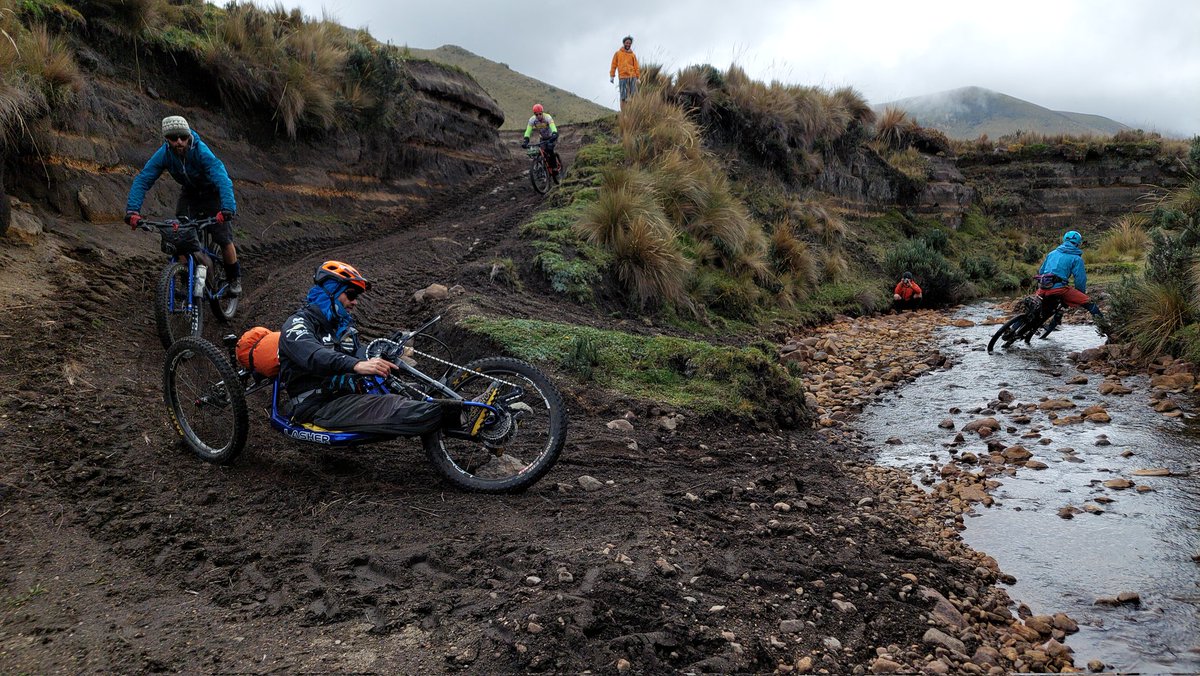 Andres_car's tweet photo. Vuelta al Cotopaxi ......
@tierradelvolcan @CIKLAECUADOR
#benelli #pumptrack #mtb #mtblife  #mitas  #cucobikesadventure #cucobikes #generandociclismo #benellibike #bbike https://t.co/jwCyWWWJiv