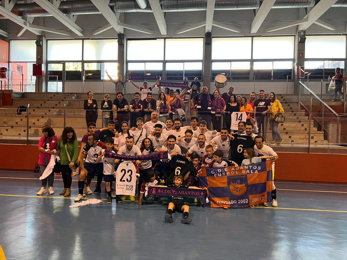 ¡CAMPEONES DE LA LIGA PREFERENTE! 🥇🏆🥳
Sí sí sí, tercera ya está aquí! 
#VamosAbantos #MiEquipoMiPueblo