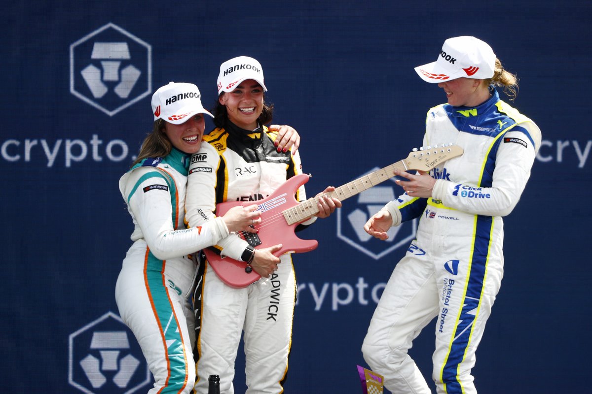 WSeriesRacing's tweet photo. Podium celebrations, @HardRockStadium style. 🎸 

#WSeriesMiami 🌴 #WSeries https://t.co/A5IxJBjTCO