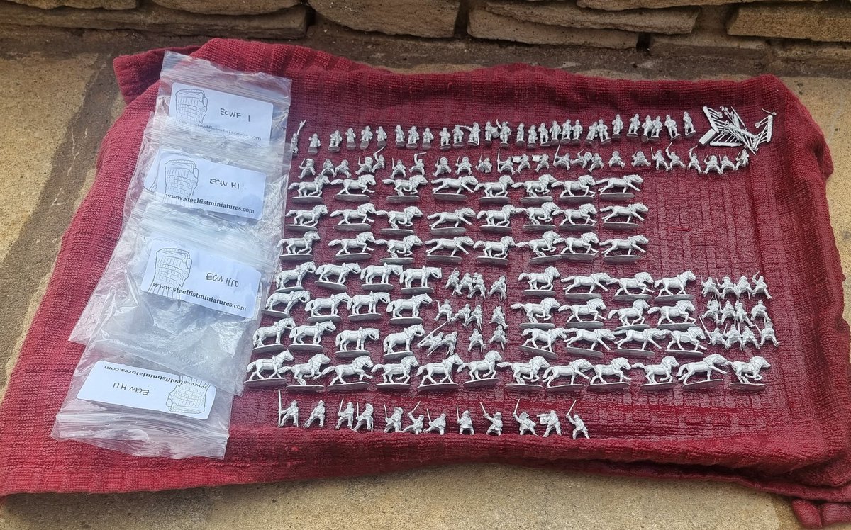 MikieTheEagle's tweet photo. Lovely weekend off. Beautiful day out exploring the ruins of Basing House. After i couldn't resist getting home and starting an ECW project! 15mm new scale for me! #steelfist #ECW https://t.co/l6lTc17oTt