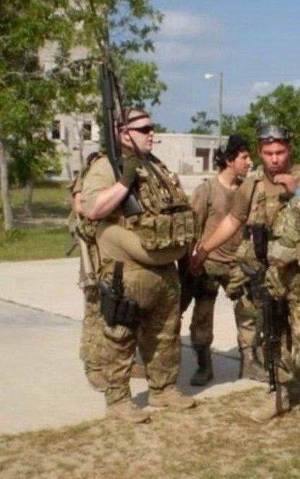 good_ru_girl's tweet photo. Guys, please welcome new Ukrainian hero! This is a mercenary known as Ghost of Macdonald’s! https://t.co/AQBL1GBzcl
