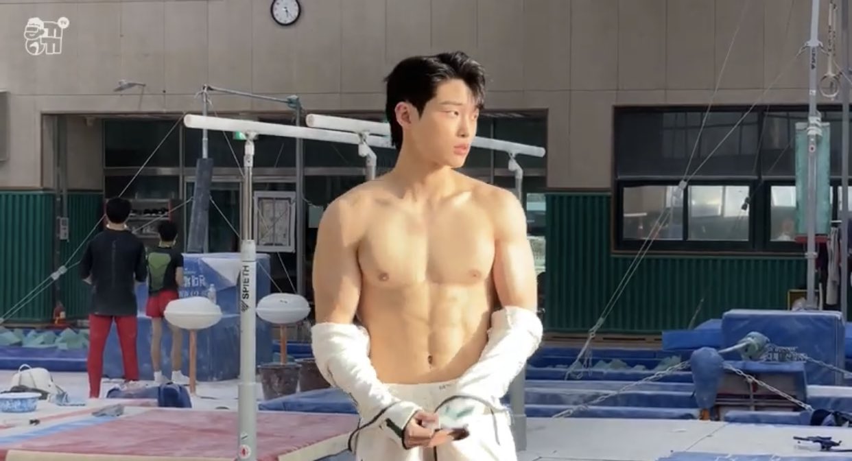 n on X: YALL THIS POPULAR GAY KOREAN YOUTUBER MENTIONED GFRIEND IN HIS  LATEST VIDEO WITH A HUNK NATIONAL GYMNAST HE EVEN PLAYED MGT IN THIS  SECTION GAYS WE WON!!!!! t.coMHKoDYcAPi 