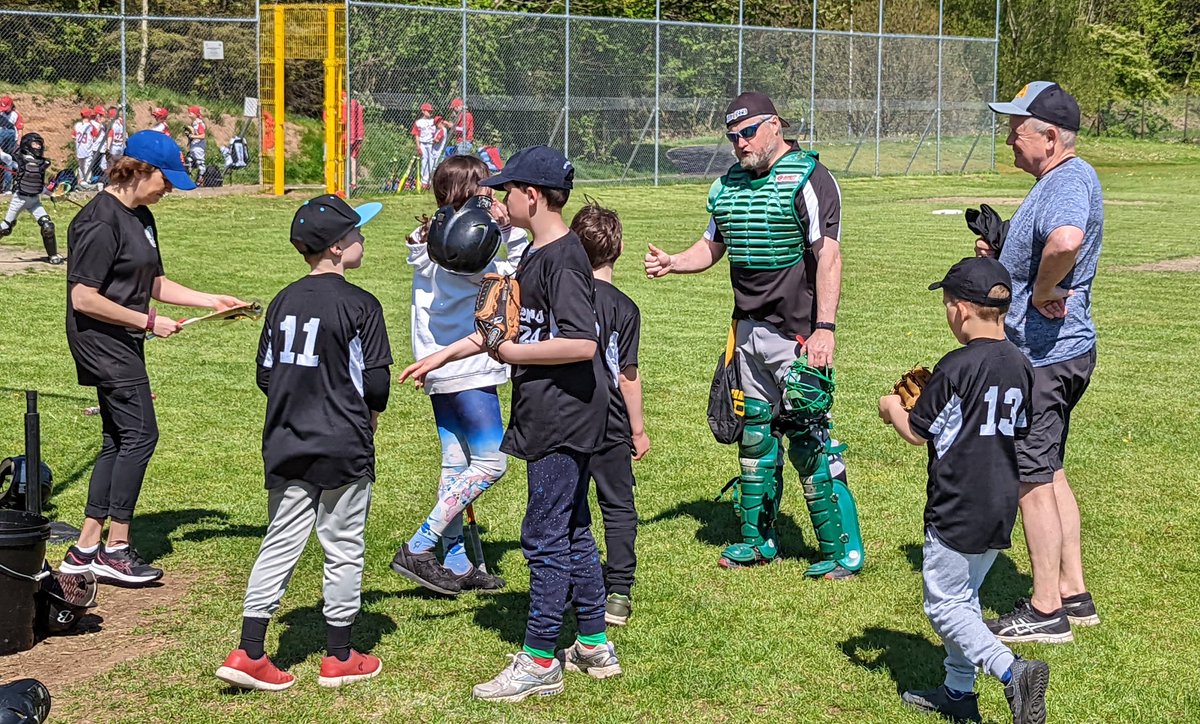 NorthstarsBB's tweet photo. A great morning down with the Badgers of Baseball Academy Northern  Ireland at a gorgeous day at Hydebank!

The Academy is open for boys and girls 6-13 years old and they train at Hydebank on Wednesday evenings from 6.30. Come and have a go! #GoBadgersGo https://t.co/LPRnSewcWq