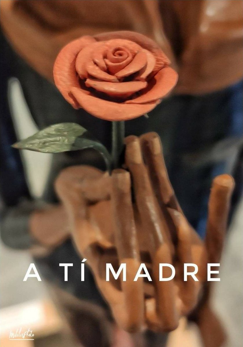 ShadowsOfGreys's tweet photo. El viernes se nos ensombreció el alma. Pero ahí están nuestras madres, las presentes y las ausentes. Las q siempre reparten. Las q merecen nuestras sonrisas pq ellas supieron endulzarlas hasta con sus lágrimas. Feliz #DíaDeLasMadres a nuestras eternas mujeres de acero y miel 🤗. https://t.co/wFyPEDcTDg