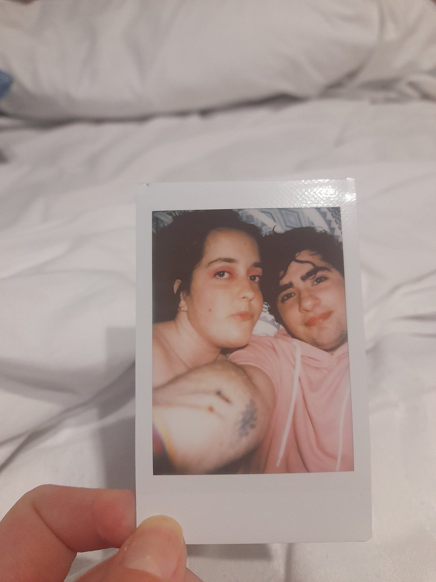 valengiaz's tweet photo. y cuando encuentras a tu persona 💖🩹 https://t.co/UKQkz3wqGO
