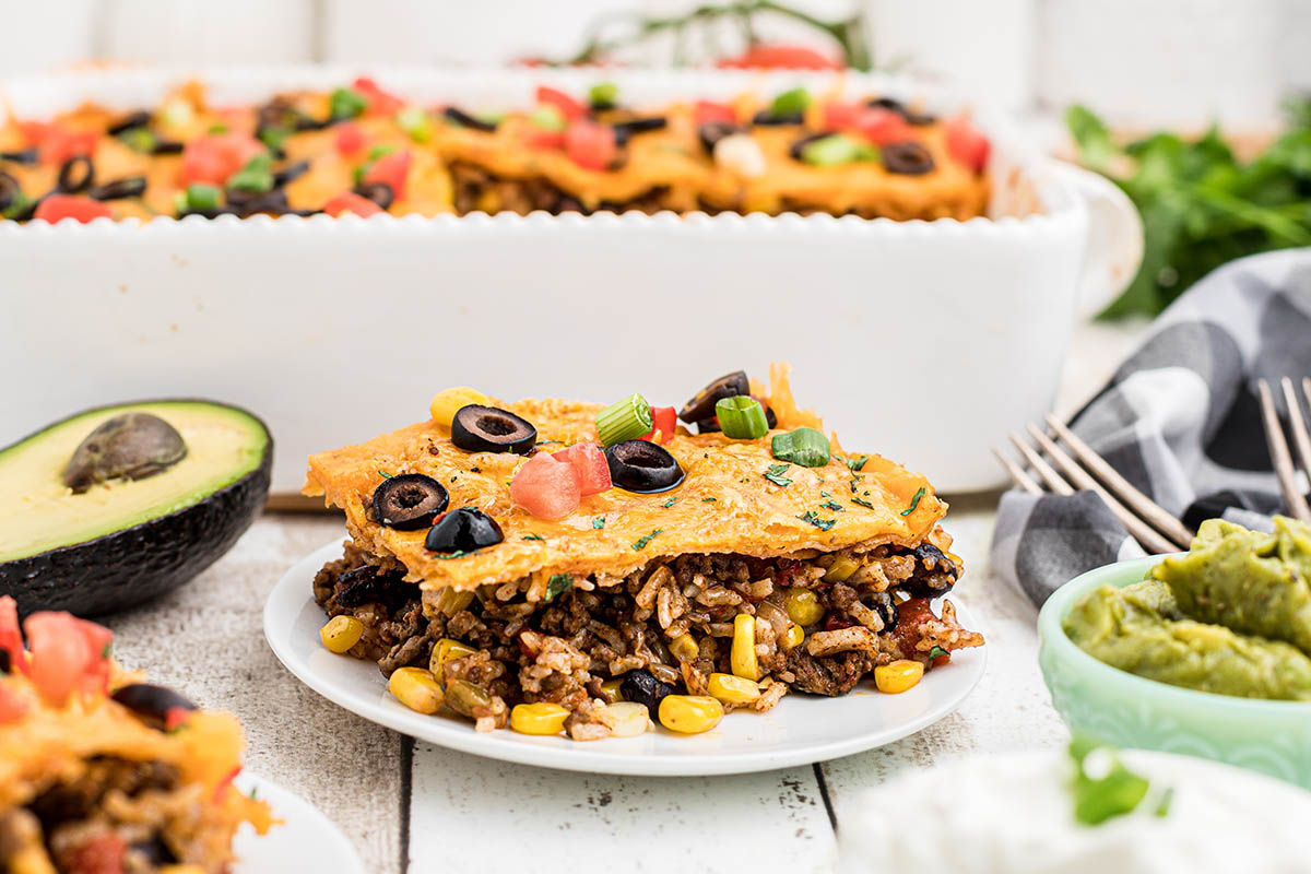 Bowl_Me_Over's tweet photo. This Cheesy Taco Casserole is a real crowd pleaser! If you're looking for an easy weeknight meal that is both delicious and satisfying, you'll enjoy this meal! All the flavors of your favorite taco baked into a great weeknight meal! #tacobake #bowlmeover https://t.co/B1yBrTRIWA https://t.co/yDUYRj6pcw