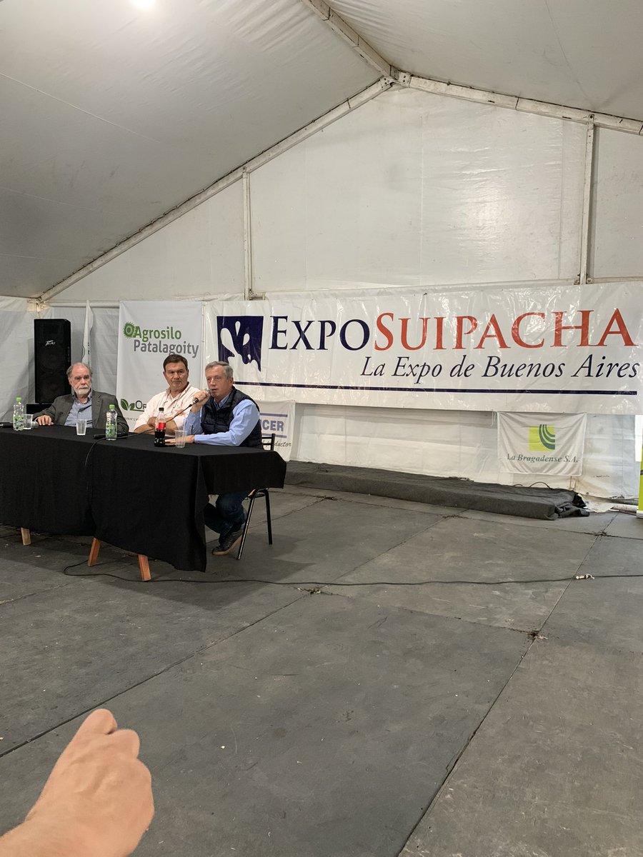 SilVaccarezza's tweet photo. Acompañando a @monzoemilio en la #exposuipacha #sociedadrural de #suipacha ; Análisis político y económico de la actualidad y el futuro. https://t.co/MRzYl9oHPS