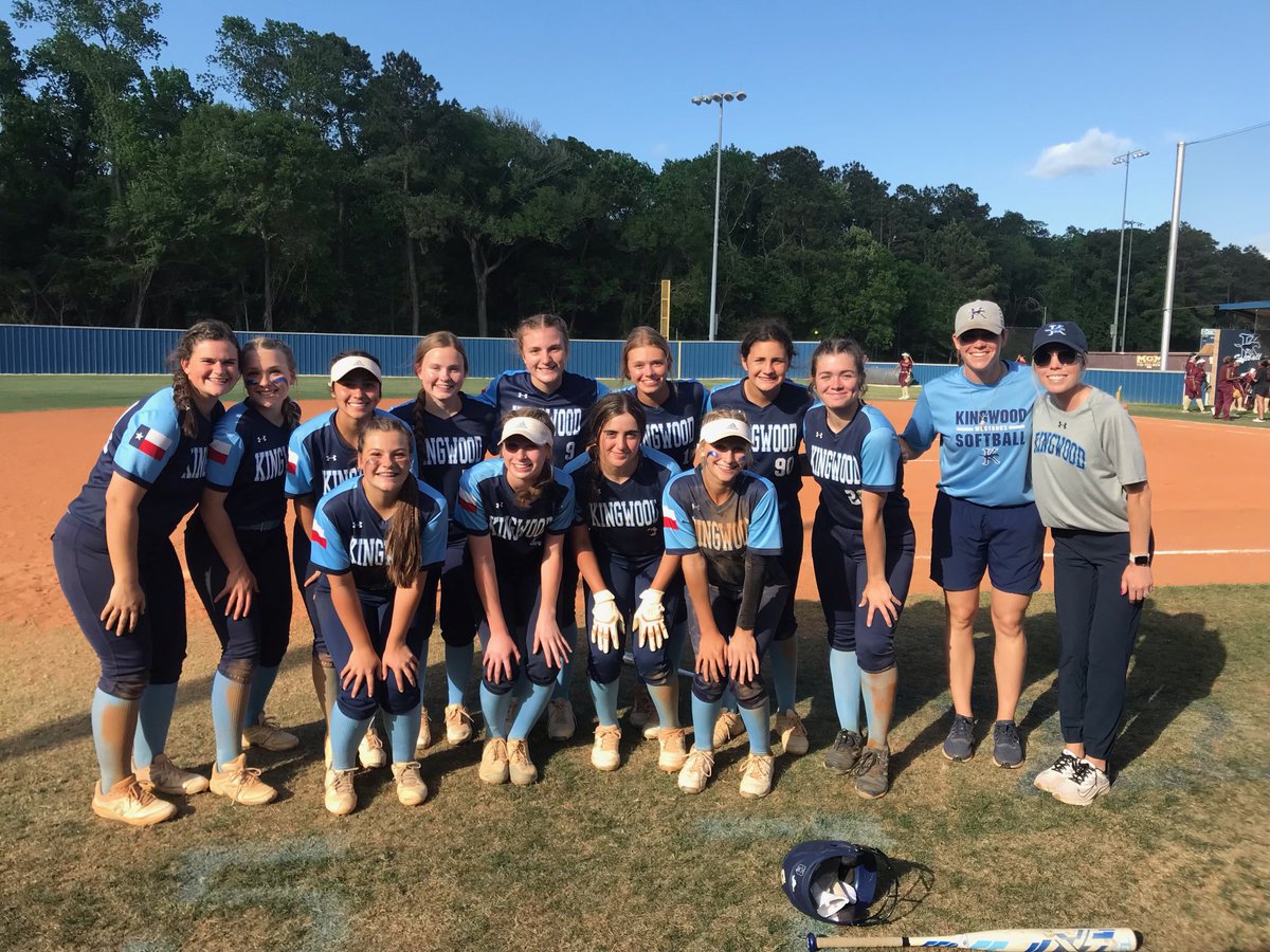 CMRavv's tweet photo. Happy Mother’s Day to all the amazing Moms who raised these great kids! We are so grateful for all that you do for your daughters and our program!! Enjoy your day!💙🐴 https://t.co/DioJ9gbH2b