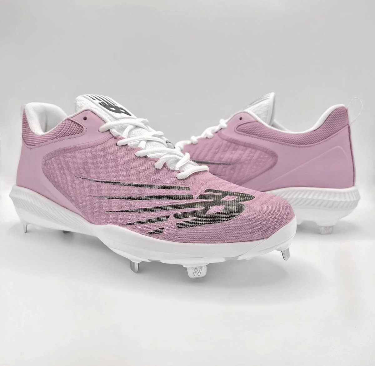 DeWesCustoms's tweet image. Happy Mother’s Day 💕

Shop: @stadiumck 
Paint: @JacquardProduct 

#stadiumcustomkicks #dewescustoms  #customcleats #mothersday #art #baseballcleats