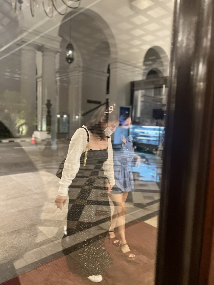iamnowriter27's tweet photo. Paparazzi shots 😂🤍 @rcmwp 

📸: @TopherGrande https://t.co/POM0rVDAuZ