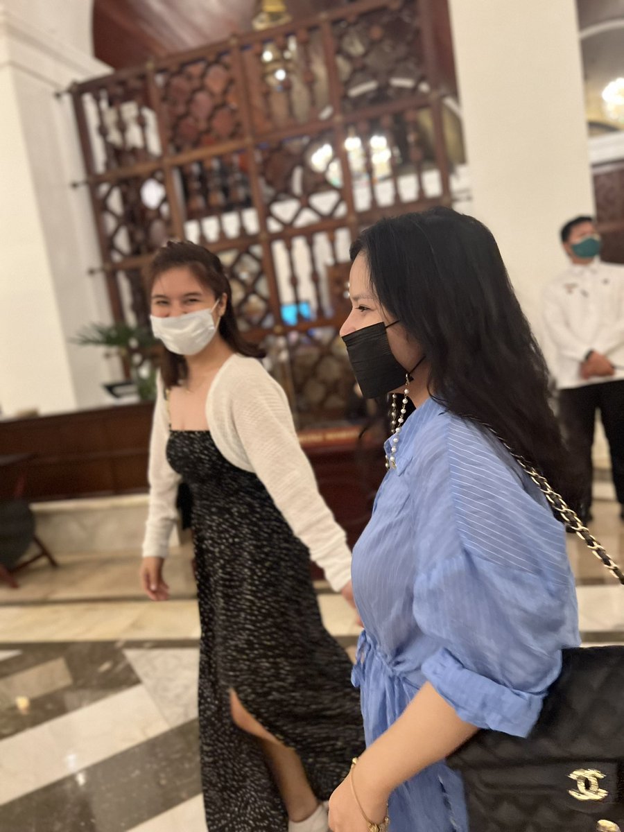 iamnowriter27's tweet photo. Paparazzi shots 😂🤍 @rcmwp 

📸: @TopherGrande https://t.co/POM0rVDAuZ