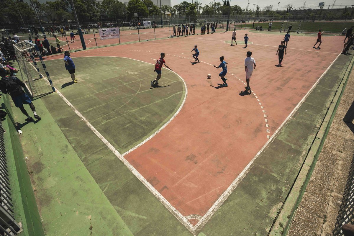 arainfonoticias's tweet photo. ⚽️ El @MundialitoZgz reúne a medio millar de personas para celebrar su XII edición. 129 equipos participaron en fútbol sala, basket, tenis de mesa y petanca en una jornada dedicada a promover el antirracismo, la diversidad y la solidaridad: https://t.co/BzqJZZf9wG
✍️ Laura Gracia https://t.co/IxNhNfTbS7