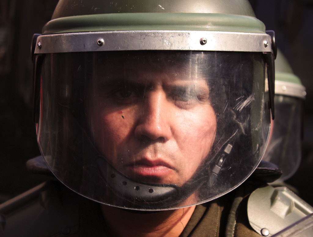 Entrevistamos a <a href="/masterjosefa/">Josefa Barraza</a> , autora del libro "Los intramarchas" editado por <a href="/EdicionesLom/">LOM Ediciones</a>:
 
“El poder político y empresarial se infiltró en el Estallido Social a través de los intramarchas de Carabineros”

chilepunk.cl/2022/05/07/int…