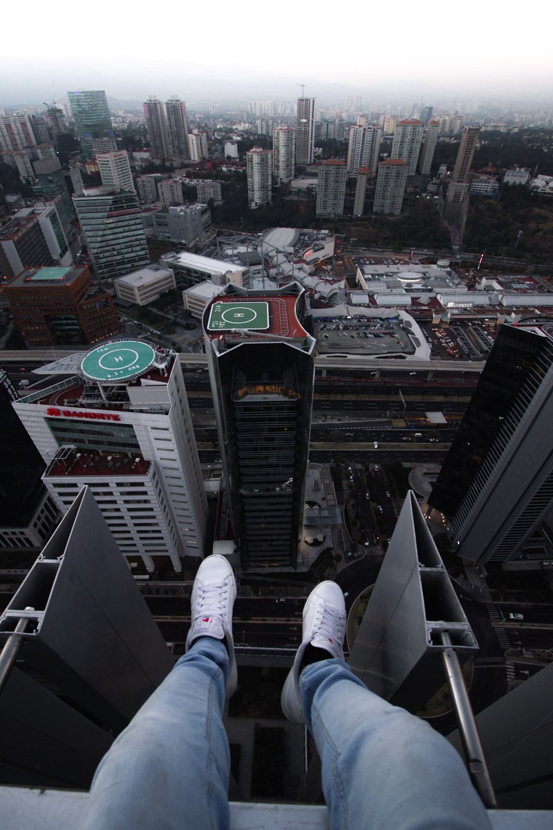 Miguelraws's tweet photo. There is no greater satisfaction than sitting down to reflect in places like this.
 #NFT #NFTCommumity #NFTCommumity #nftart #rooftop https://t.co/Ei6s2VGf3j