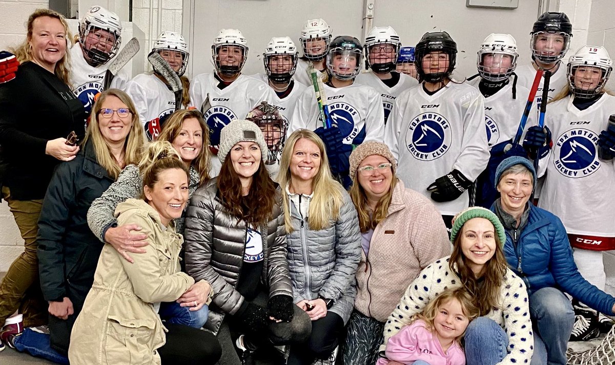 Happy Mother’s Day to all the amazing hockey moms out there! ❤️🤍💙