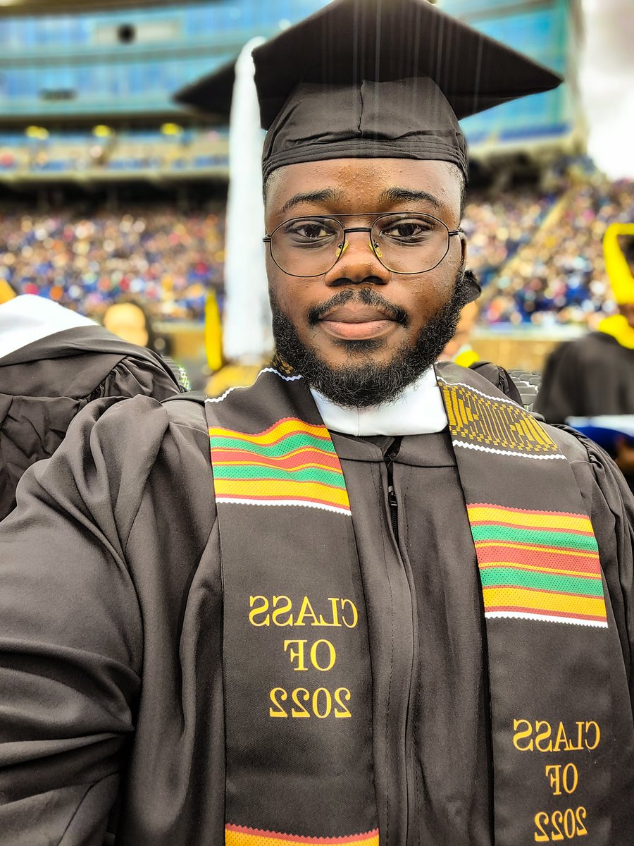 Der_Dwa's tweet photo. Today, I graduated from Duke University with my Masters. Y'all be easy tho 
#Duke2022 https://t.co/dN9O9LN5Er