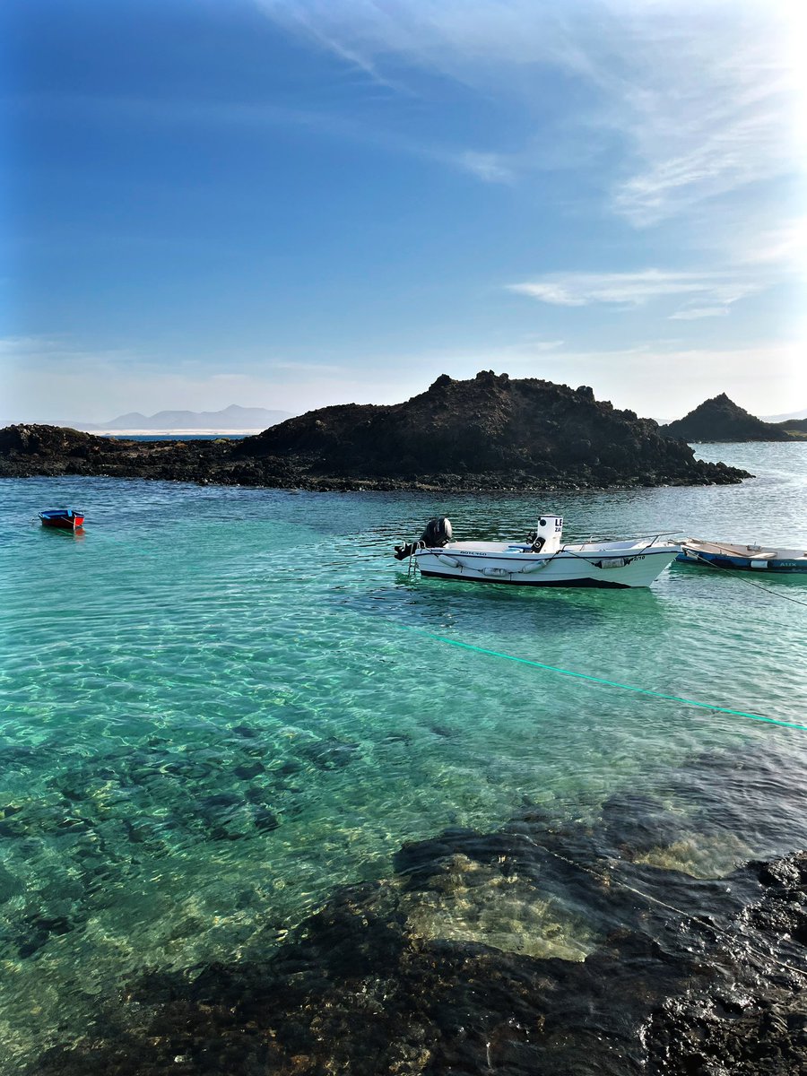 delacruzzzzx's tweet photo. El paraíso existe 💙✨ https://t.co/qMMvzc8YHB