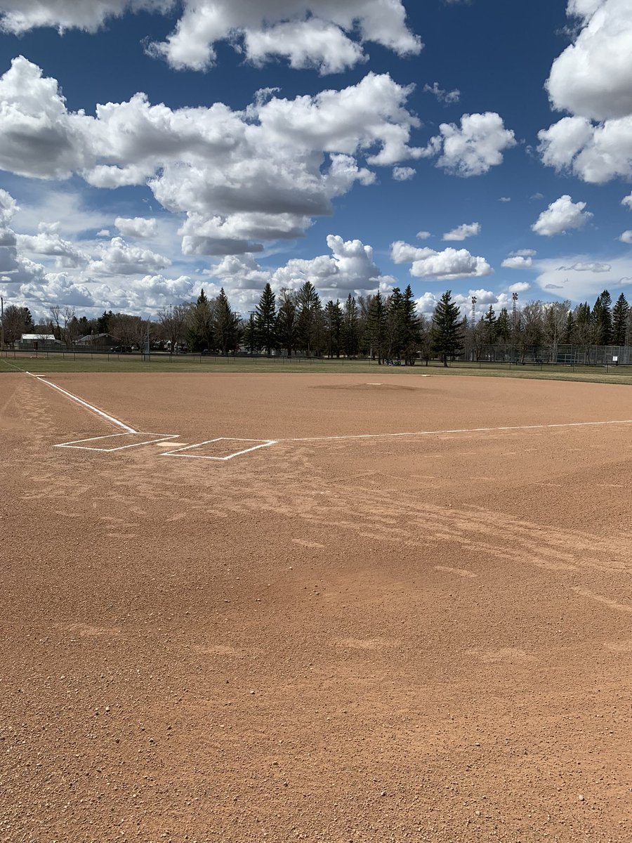 curtseitz's tweet photo. Beautiful day for a ball game. Diamond  prep is done.   Time for the @13uAaa home opener. #playfortheW https://t.co/qzFdMqLoLy