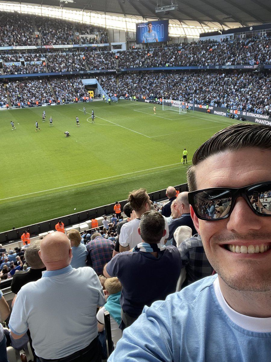 Conork10's tweet photo. Yes lads, no need to check in on me, I’m doing grand 👍🏻👍🏻👍🏻 https://t.co/HLNQbaq1Xh