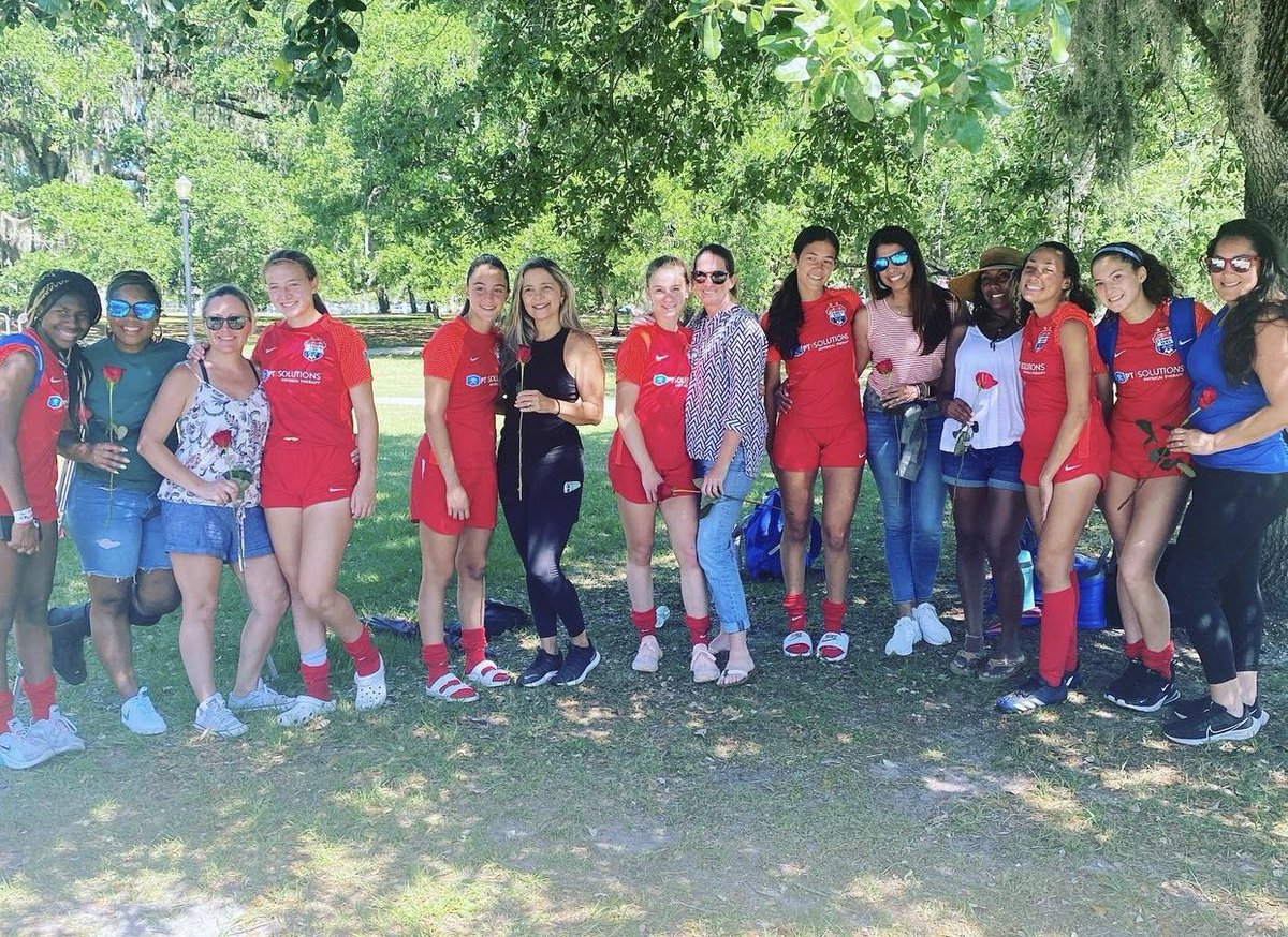 AaliyahPitts101's tweet photo. To the women who always cheer us on and makes us believe anything is possible…Happy Mother’s Day! 💐❤️ Great weekend of team soccer too!! 2 wins 9 goals forced, 0 allowed!! @tbusoccer @ImCollegeSoccer @ECNLgirls #dubs #roadtonationals #tampa #tbupride https://t.co/xJIQxda7Z3
