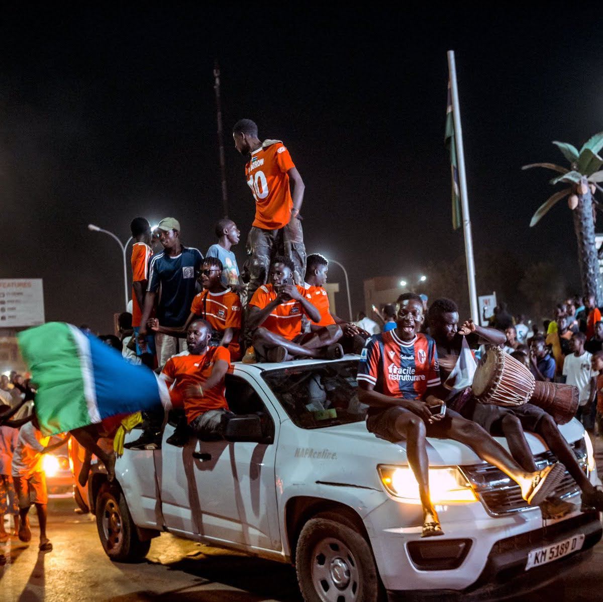 Scorpions Give away ( only 2 spots available)

Gambia v South Sudan ( Lat Dior stadium 4th June)

Full package 📦 Transportation, Ticket 🎫 &amp; hotel 

To win 
1) Follow this account &amp; retweet 
2) Tag a friend that you will like to go with.

<a href="/SwesterrMai/">* TMaii D*</a> <a href="/Saul_Aish/">Saul_Aish🇬🇲🦂</a> <a href="/riama_sambou/">mairam🤍</a>