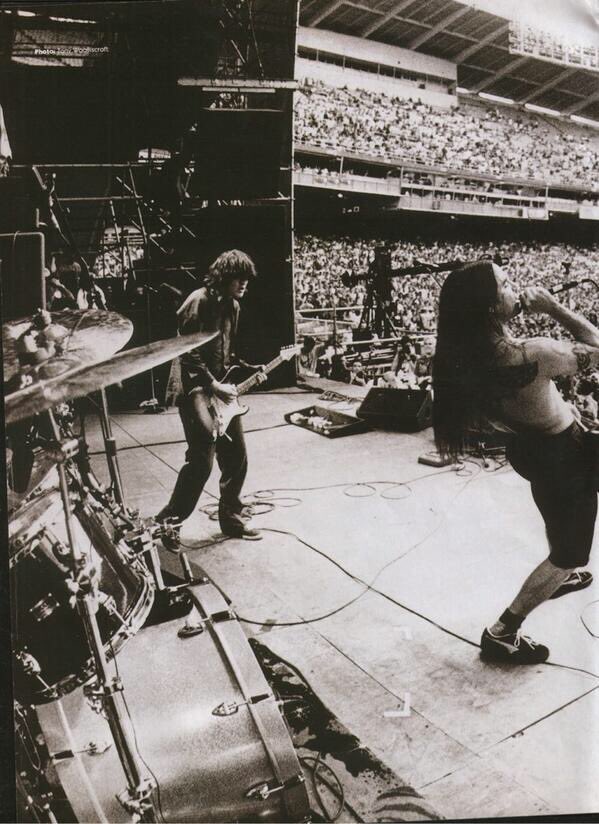 DailyJohnFru's tweet photo. With Anthony Kiedis, 1998 https://t.co/H4q0pEUpmY