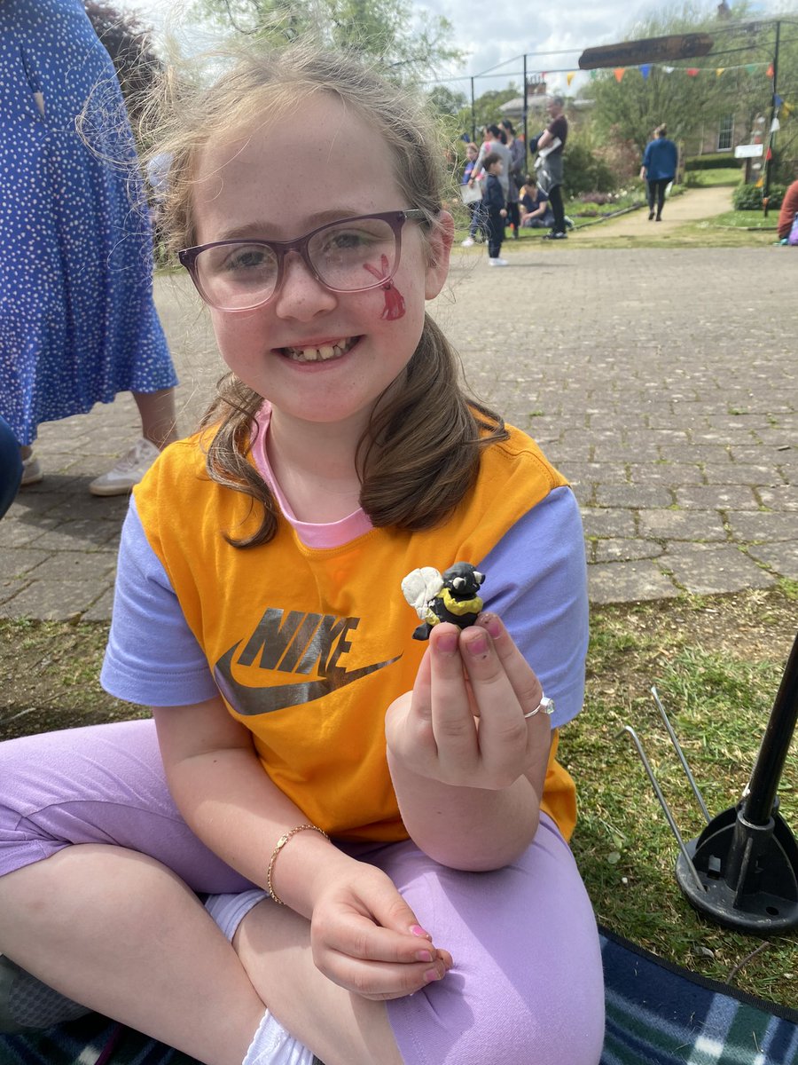 TheBeeGardenG3's tweet photo. We made lots of bees at the Fiends of Kings Park event 🐝☺️ @FOKPglasgow @froglifers @PyramidAnderst1 @SustainableGLA @AnnexeComm @GlasgowNPC @LordProvostGCC https://t.co/t1XURvRBqC