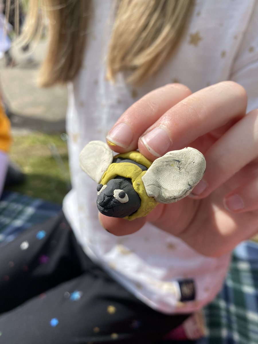 TheBeeGardenG3's tweet photo. We made lots of bees at the Fiends of Kings Park event 🐝☺️ @FOKPglasgow @froglifers @PyramidAnderst1 @SustainableGLA @AnnexeComm @GlasgowNPC @LordProvostGCC https://t.co/t1XURvRBqC