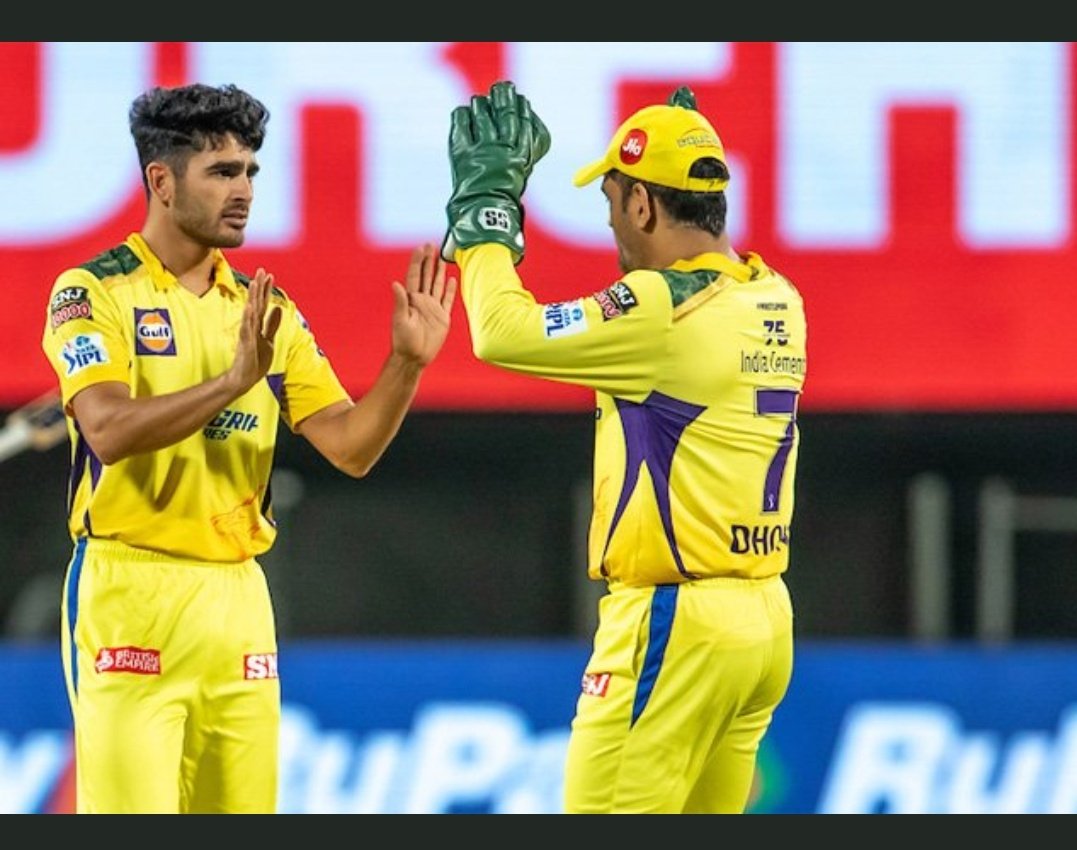 Vikrant_xls's tweet photo. 2 in 2 at a crucial stage of the match ! #MukeshChoudhary is turning out to be a #Star !

Belive me - Chahar,Chaudhary,Teekshana,Milne ! Gonna be deadly combo next year.

#CSKvsDC https://t.co/3M8teivwsu