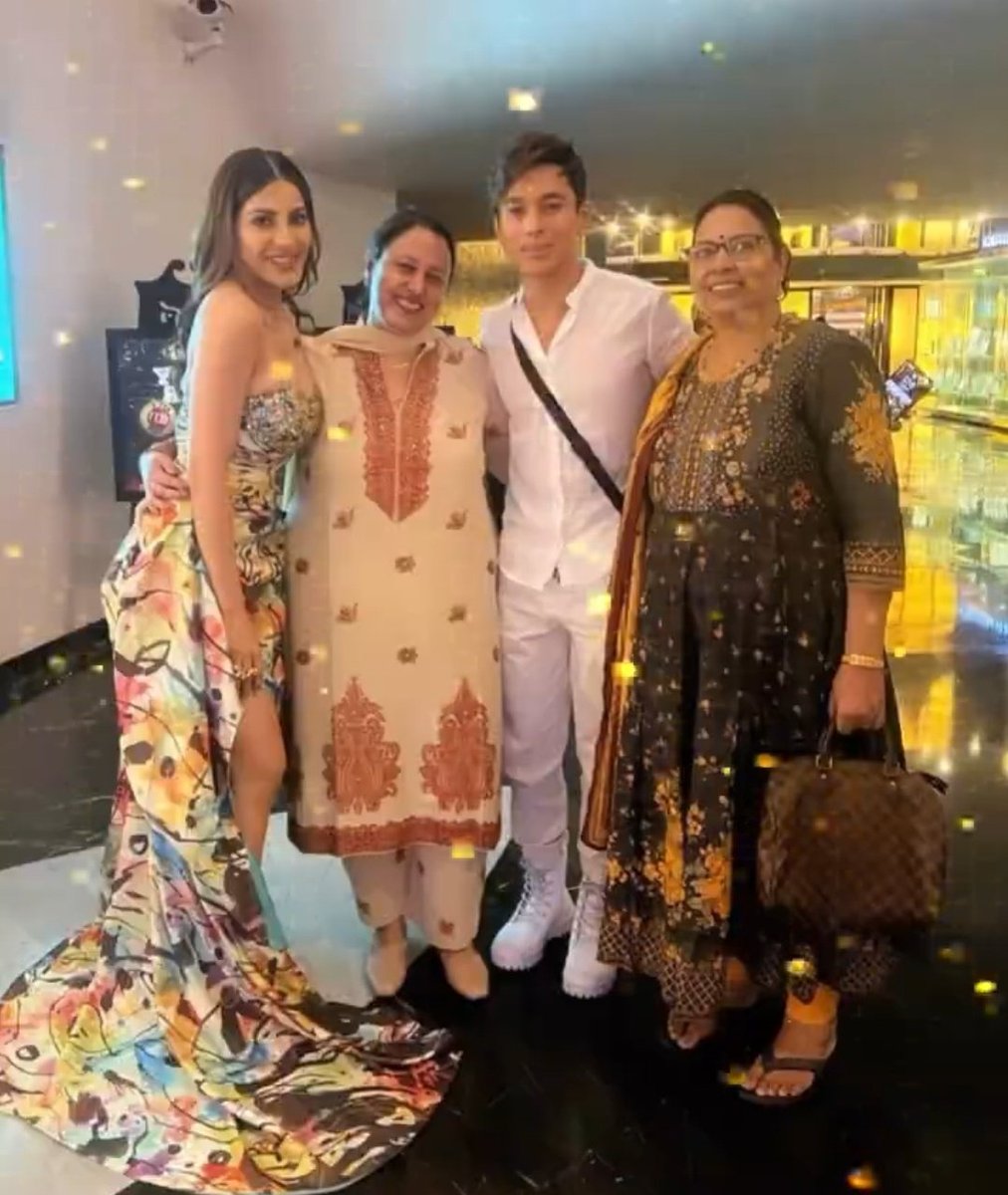 Sher_Shukla's tweet photo. Rishta Pakka Samjhen? 🔥

#PratikSehajpal #NikkiTamboli https://t.co/RVthYFXFja