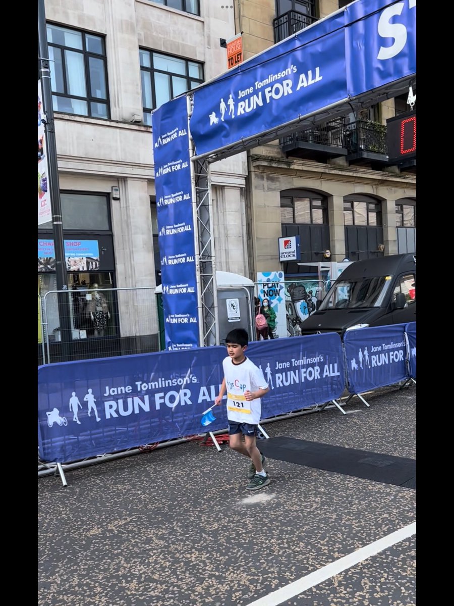 MoorlandsLeeds's tweet photo. Another Moorlander, Viren and his family, who have also completed the Leeds Fun Run today! #ArenaGroup #RunwithArena #BBCLeeds #janesappeal https://t.co/FP4F9ncfcE