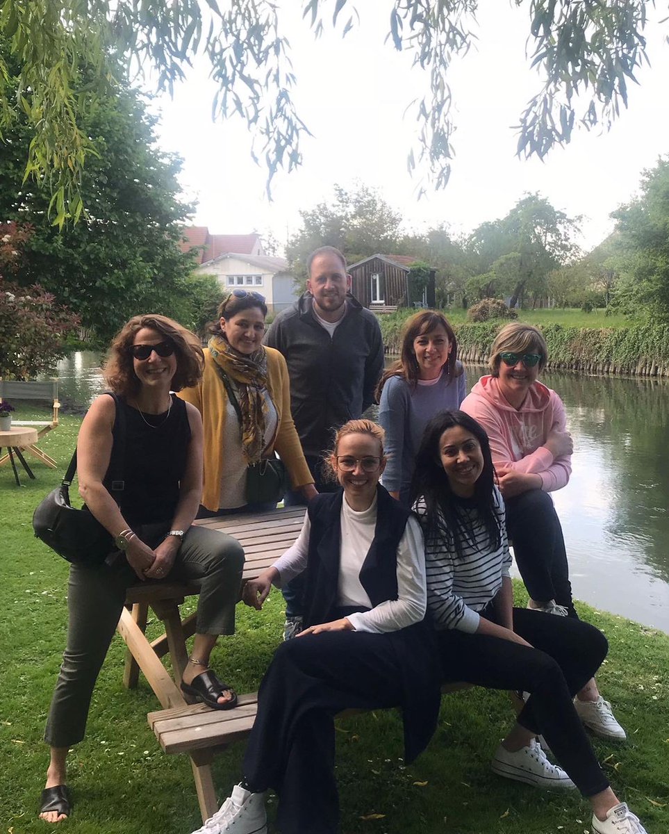 STeresaLeon's tweet photo. ¡Nuestros alumnos y profesores ya están en Francia! Han recibido una calurosa bienvenida de los alumnos y de los docentes del George Pompidou. @sepiegob Tienen una semana por delante para disfrutar y aprender. 😍🇫🇷 #CSTLeón #RedCentrosIT https://t.co/kExNMxv91D