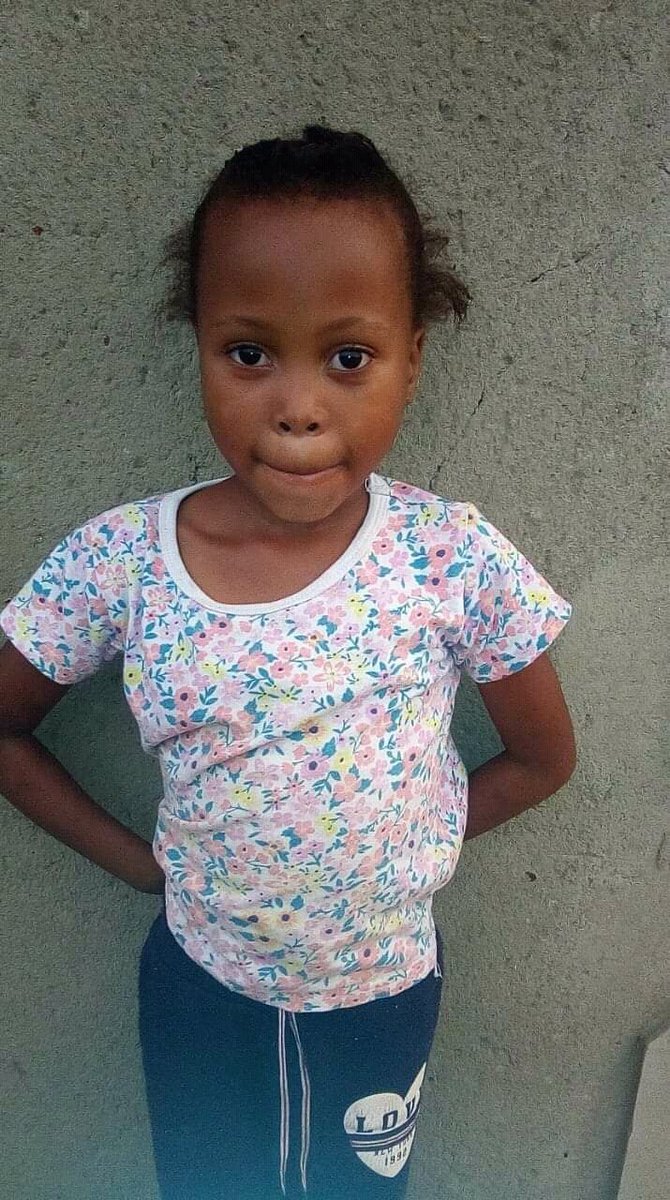 joy_zelda's tweet photo. Bontle Mashiyane,6 year old who's  from Mgunduzwe outside Whiteriver in Mpumalanga has been missing for a week now  she was last seen playing outside her home with out kids 
RT pls to find her

Xoli
Lady Du 
#DateMyFamily 
Kaizer Chiefs 
#loveydovey157 
Mabuyane
Madikizela 
Zuma https://t.co/qWOmChpTlm