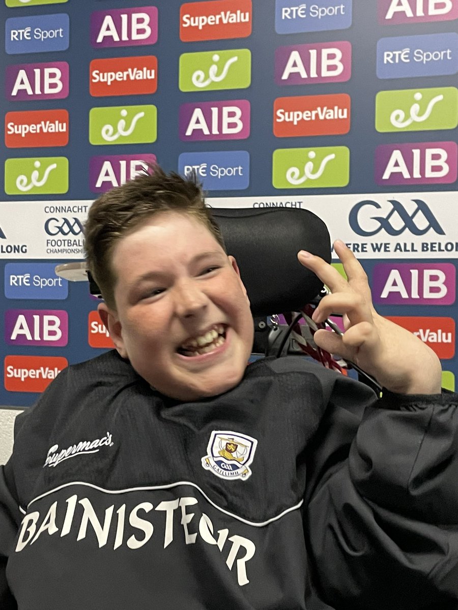 for_tomas's tweet image. What an afternoon. Bring on the Rossies. Congrats Cillian on #MOTM Great to meet @mmccartney011 and my fellow Galway Supporter John Tobin. @Galway_GAA @AIB_GAA