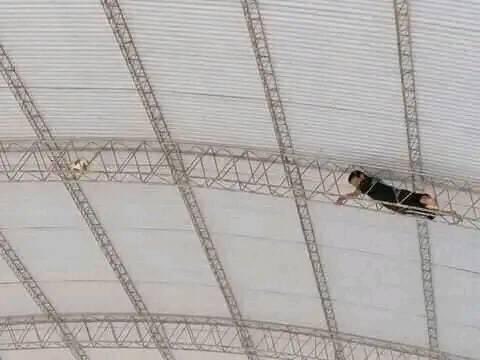 metemalaa's tweet photo. professor: hoje não tem futebol pq a bola ficou presa no teto

o aluno que repetiu 5 vezes: https://t.co/pmsd4obFCR