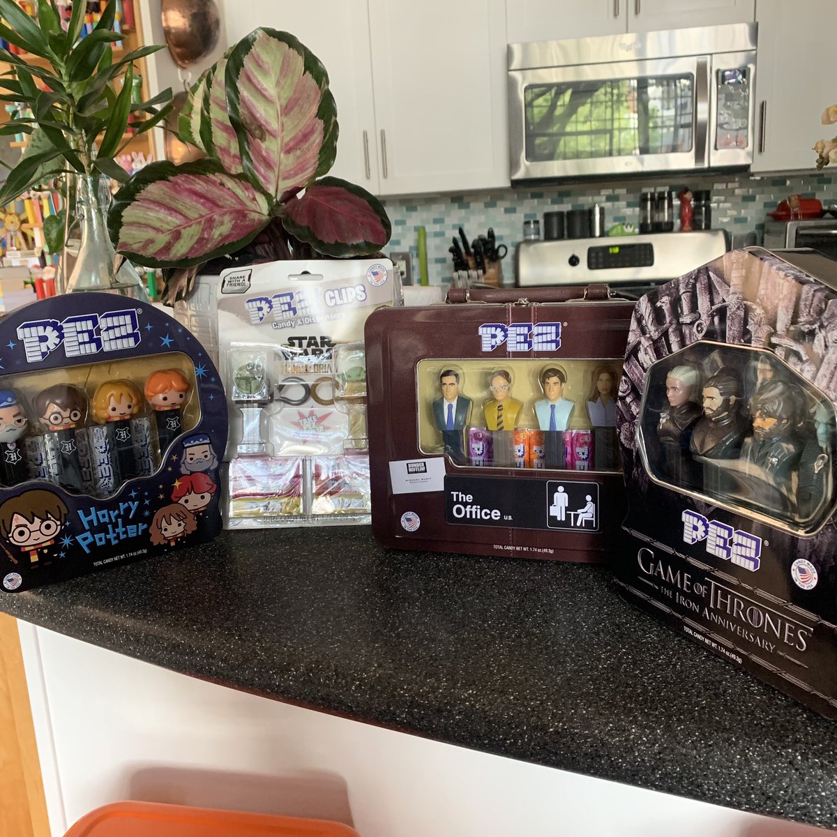 FilmFunATL's tweet photo. Love when friends find new #PEZ to add to my #pezcollection 🙏🏼❤️ I hadn’t even seen #theoffice set and love it!! Thanks so much @JaneneMarkuske 🥰 #pezcollector https://t.co/eoFu0JeVCW