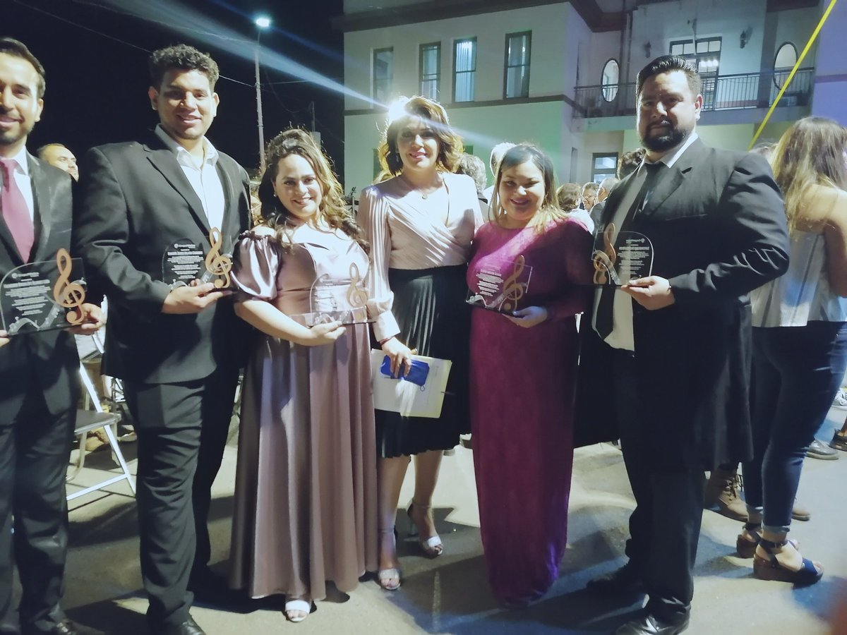 AnabelGarciaL's tweet photo. Excelente concierto de Orquesta Sinfónica y Coro Buenavista del Cobre, proyecto de Desarrollo Comunitario impulsado por @GMexico_oficial. Agradecida por la invitación de conducir el evento, reconocer el esfuerzo de todos los involucrados y de coincidir con gente tan talentosa 👌 https://t.co/rG8iTalSo0