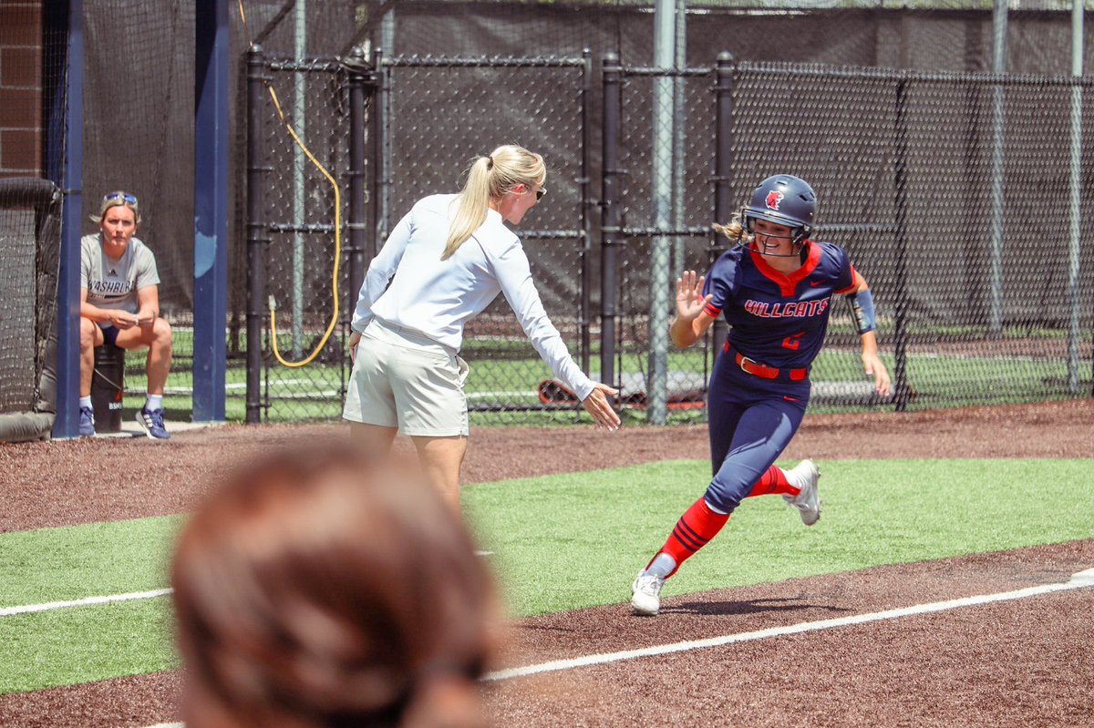 Kimi Presnell goes deep to give the Hillcats an early 1-0 lead!

#MakeWay