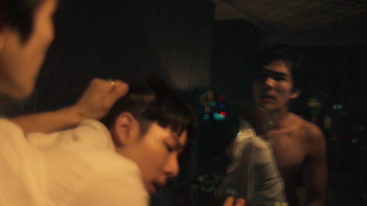 apologyapo's tweet photo. Porsche kisses her, and thinks of being embraced, by kinn. He hesitates. It's a juxtaposition, with Kinn thinking of Porsche, his hands and lips on Porsche's waist, throat, Porsche's strong fingers guiding him. The smile, the breathing. He goes in a frenzy. 

[#KinnPorscheEP5] https://t.co/UHJvgS8Y4k