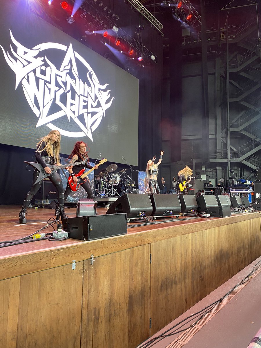 vevo_rock's tweet photo. @vevo is back for the final day of @M3RockFestival and all-female Swiss metal band @burningwitches_ kicked it off with a wicked bite! @TeslaBand @OfficialSkidRow @Stryper @OfficialYJM and more coming up soon! #m3 #vevo #vevoretrorock https://t.co/o60G4dfavB