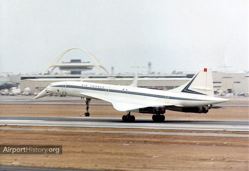 AirportHistory's tweet photo. 🚨 Stunning photo alert! 🚨

Concorde at @flyLAXairport in the 1970s. ✈️

Find out the story behind this amazing image:
��� https://t.co/NhLYfBO4Rl

#airporthistory #airports #aviation #Concorde #LAX #LosAngeles #avgeek https://t.co/mI1J7y06AR
